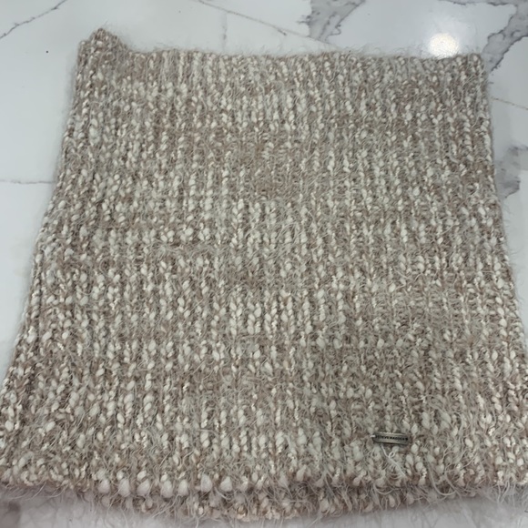 Steve Madden Cozy Cable knit Infinity Scarf and Winter Cap with Fuzzy. - Picture 5 of 6